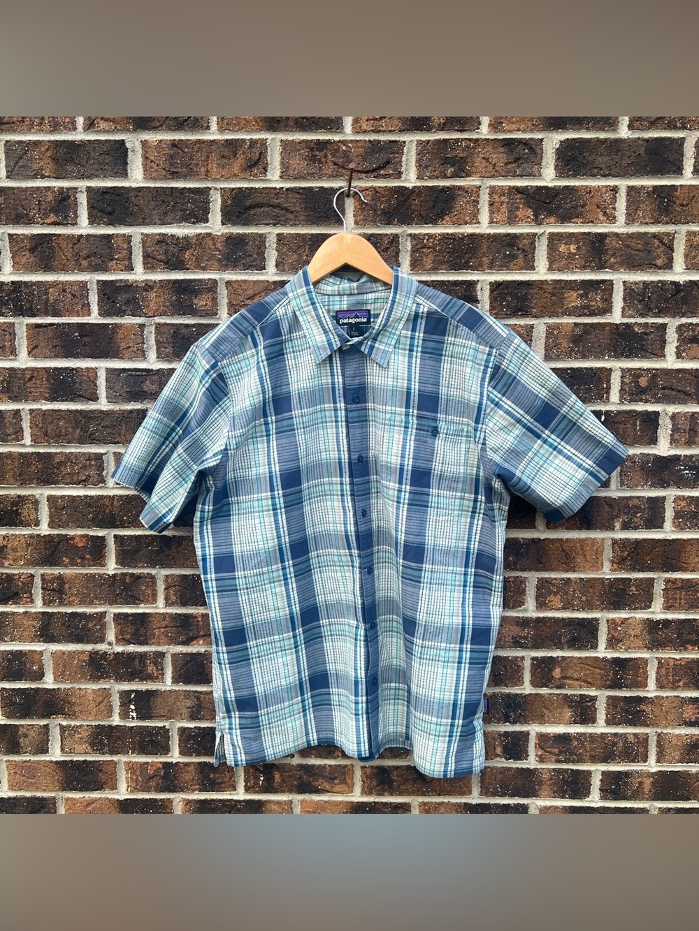 Patagonia - Short-Sleeve Plaid Button-Up Shirt - Blue/Green - size: L
